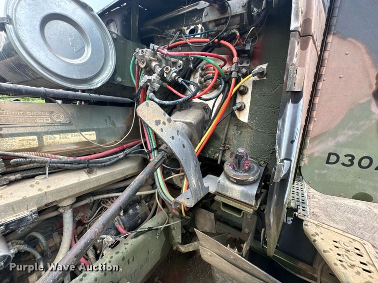 image for item DU9329 1991 Freightliner M915A2 semi truck