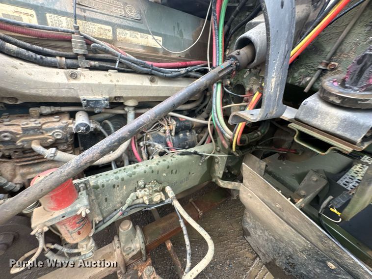 image for item DU9329 1991 Freightliner M915A2 semi truck