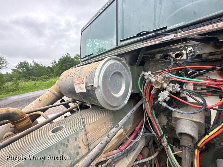 image for item DU9329 1991 Freightliner M915A2 semi truck