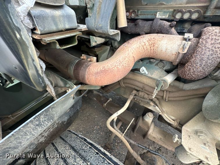 image for item DU9329 1991 Freightliner M915A2 semi truck