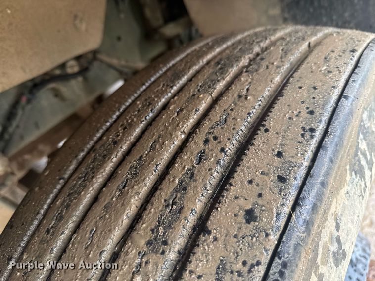 image for item DU9329 1991 Freightliner M915A2 semi truck