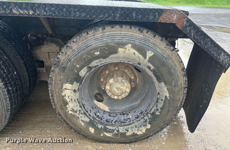 image for item DU9329 1991 Freightliner M915A2 semi truck