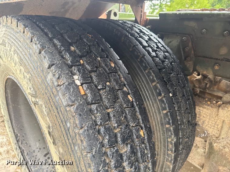 image for item DU9329 1991 Freightliner M915A2 semi truck