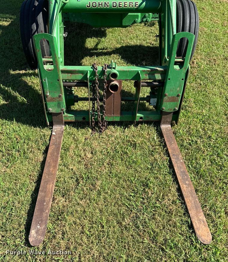 image for item DU9432 1997 John Deere 7210 tractor