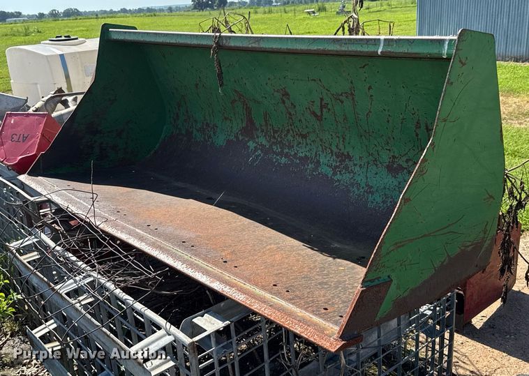 image for item DU9432 1997 John Deere 7210 tractor