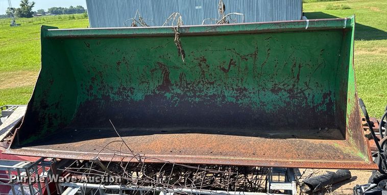 image for item DU9432 1997 John Deere 7210 tractor