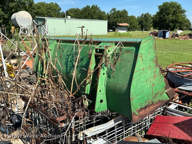 image for item DU9432 1997 John Deere 7210 tractor