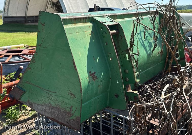 image for item DU9432 1997 John Deere 7210 tractor