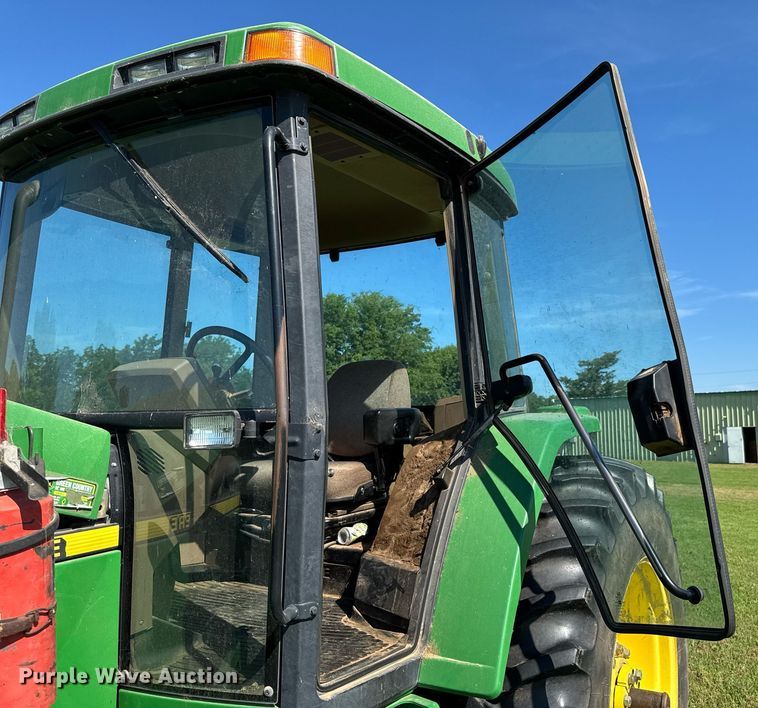 image for item DU9432 1997 John Deere 7210 tractor