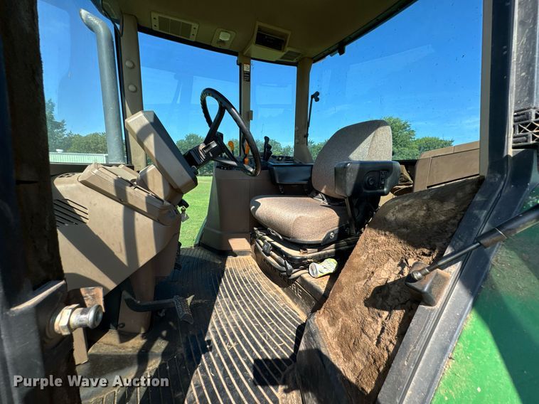 image for item DU9432 1997 John Deere 7210 tractor