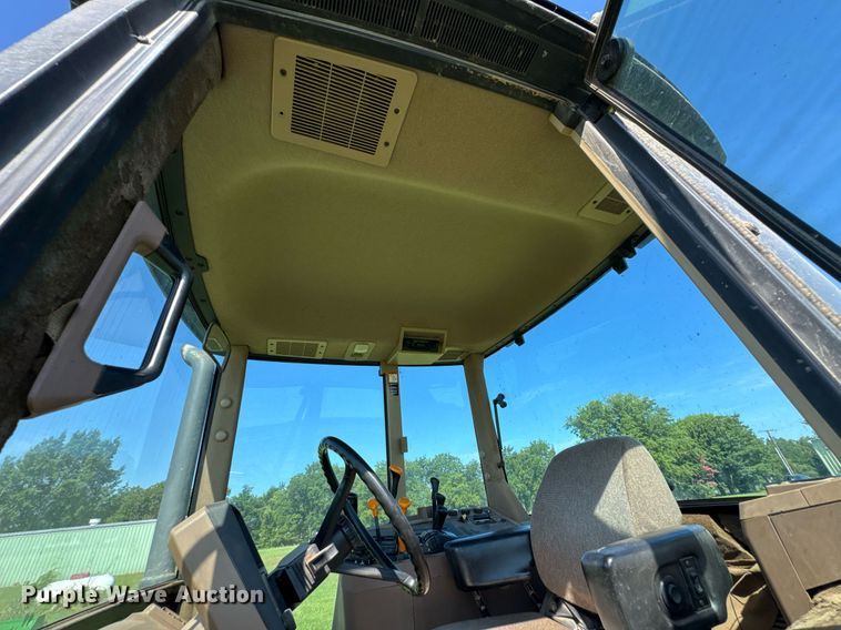 image for item DU9432 1997 John Deere 7210 tractor