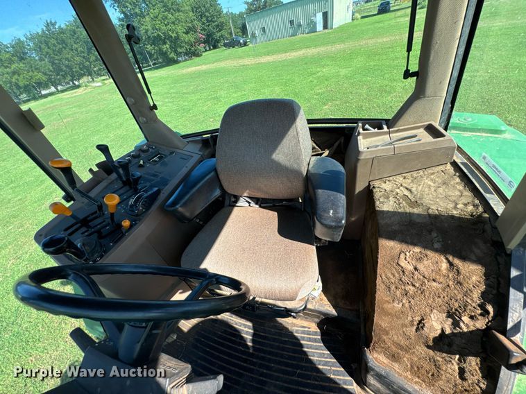 image for item DU9432 1997 John Deere 7210 tractor