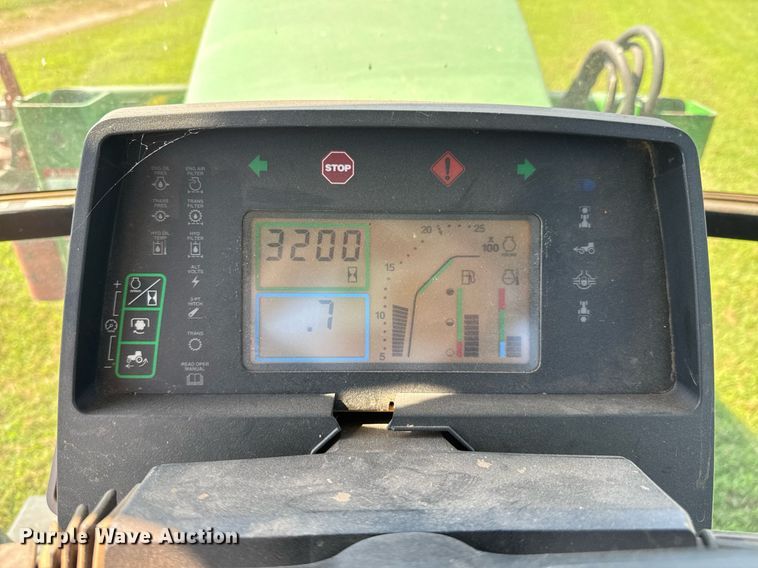 image for item DU9432 1997 John Deere 7210 tractor