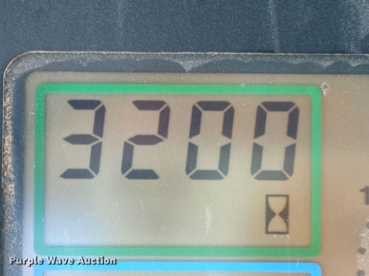 image for item DU9432 1997 John Deere 7210 tractor