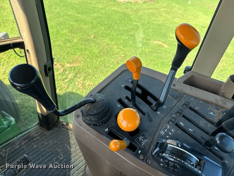 image for item DU9432 1997 John Deere 7210 tractor