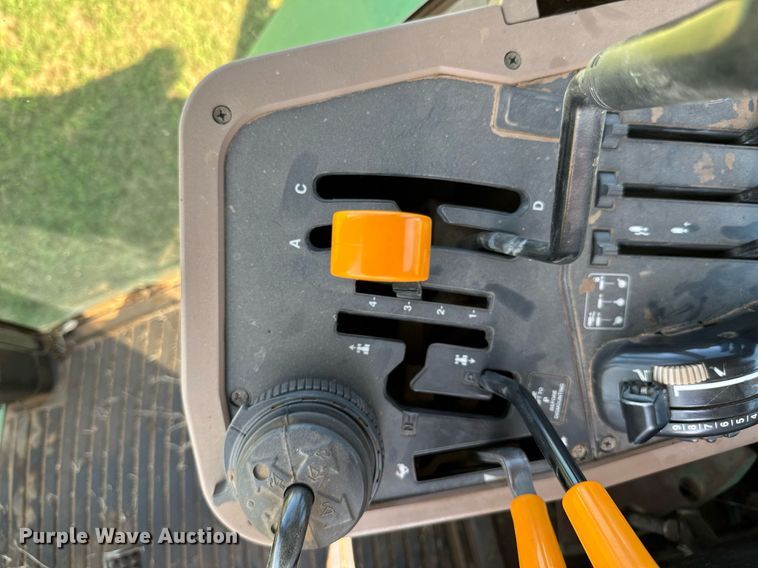 image for item DU9432 1997 John Deere 7210 tractor