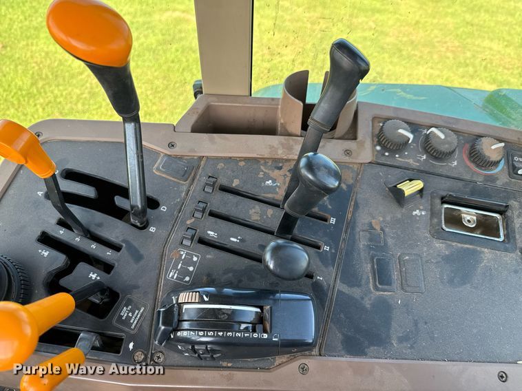 image for item DU9432 1997 John Deere 7210 tractor