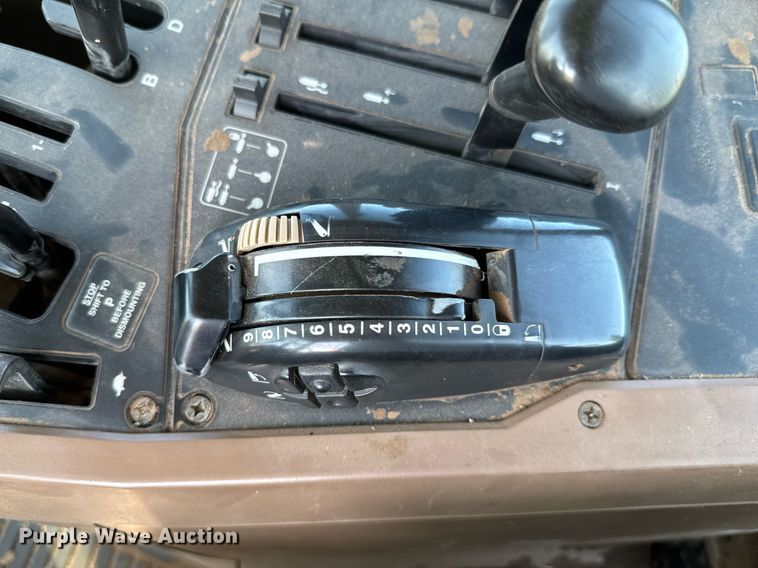 image for item DU9432 1997 John Deere 7210 tractor