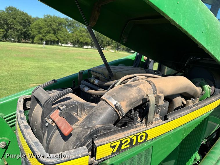 image for item DU9432 1997 John Deere 7210 tractor