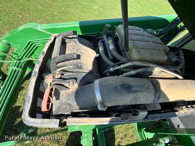 image for item DU9432 1997 John Deere 7210 tractor