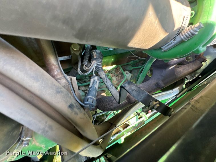 image for item DU9432 1997 John Deere 7210 tractor