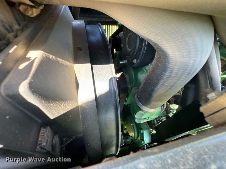 image for item DU9432 1997 John Deere 7210 tractor