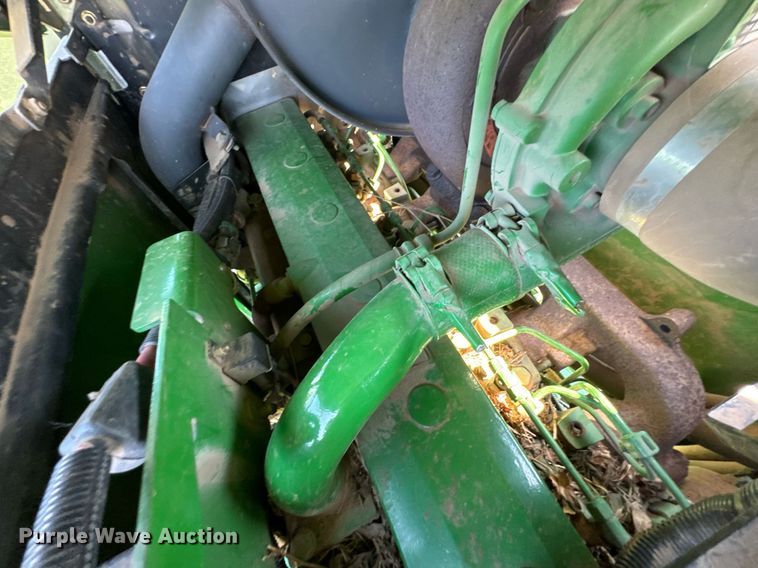 image for item DU9432 1997 John Deere 7210 tractor