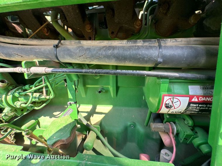 image for item DU9432 1997 John Deere 7210 tractor