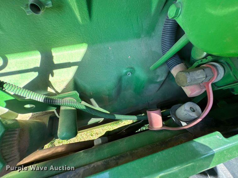 image for item DU9432 1997 John Deere 7210 tractor