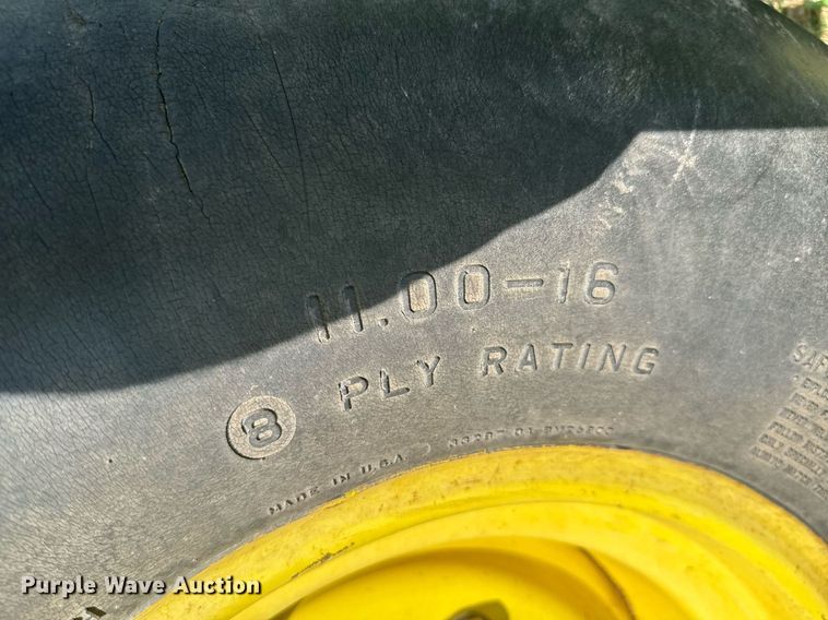 image for item DU9432 1997 John Deere 7210 tractor