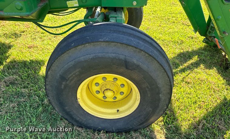 image for item DU9432 1997 John Deere 7210 tractor