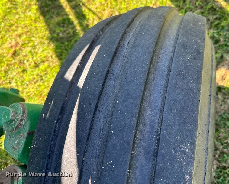 image for item DU9432 1997 John Deere 7210 tractor