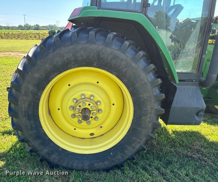 image for item DU9432 1997 John Deere 7210 tractor