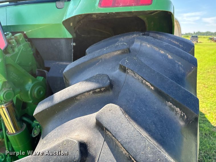 image for item DU9432 1997 John Deere 7210 tractor