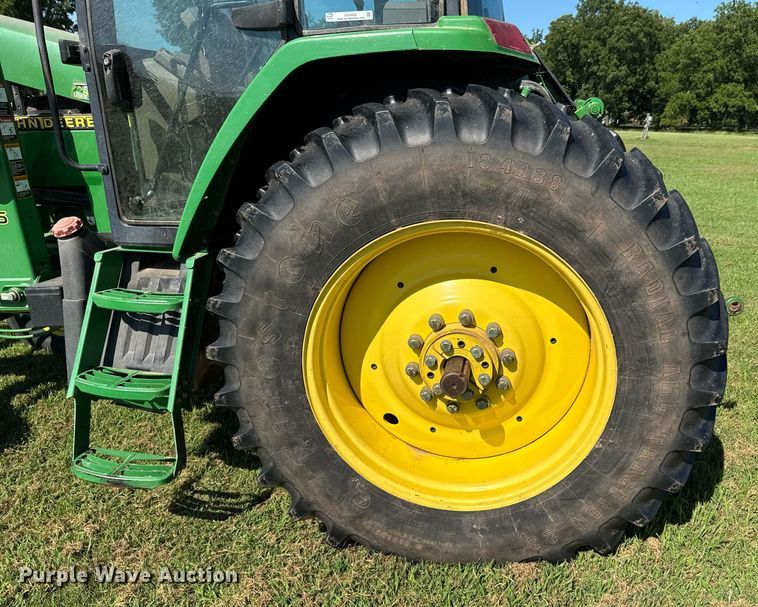 image for item DU9432 1997 John Deere 7210 tractor