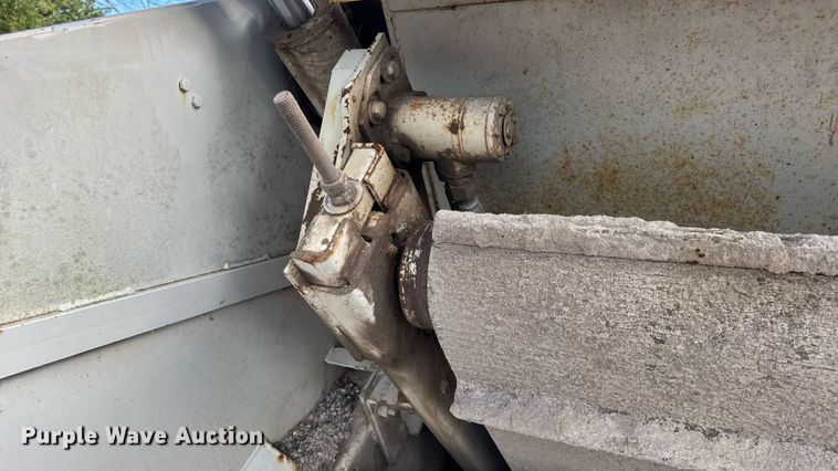 image for item DW3479 1999 Elgin Pelican Series P street sweeper