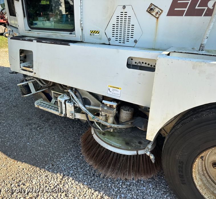 image for item DW3479 1999 Elgin Pelican Series P street sweeper