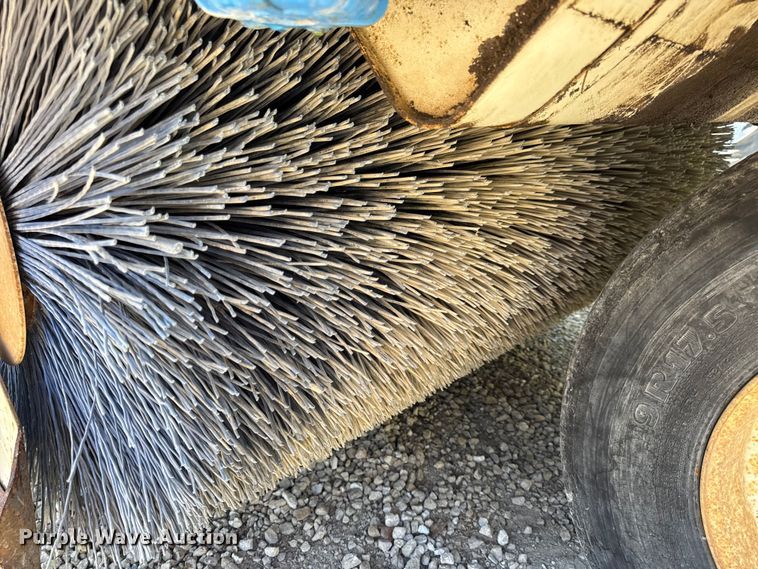 image for item DW3479 1999 Elgin Pelican Series P street sweeper