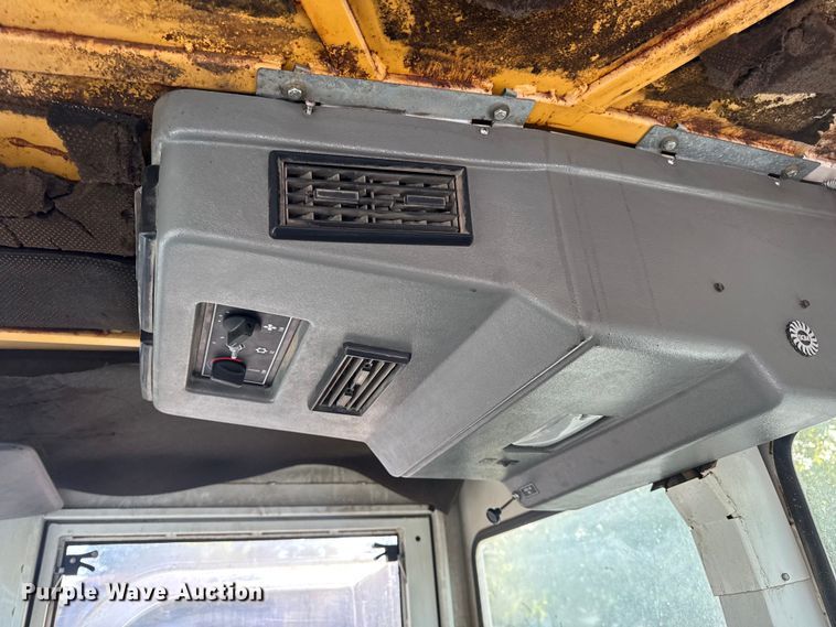 image for item DW3479 1999 Elgin Pelican Series P street sweeper