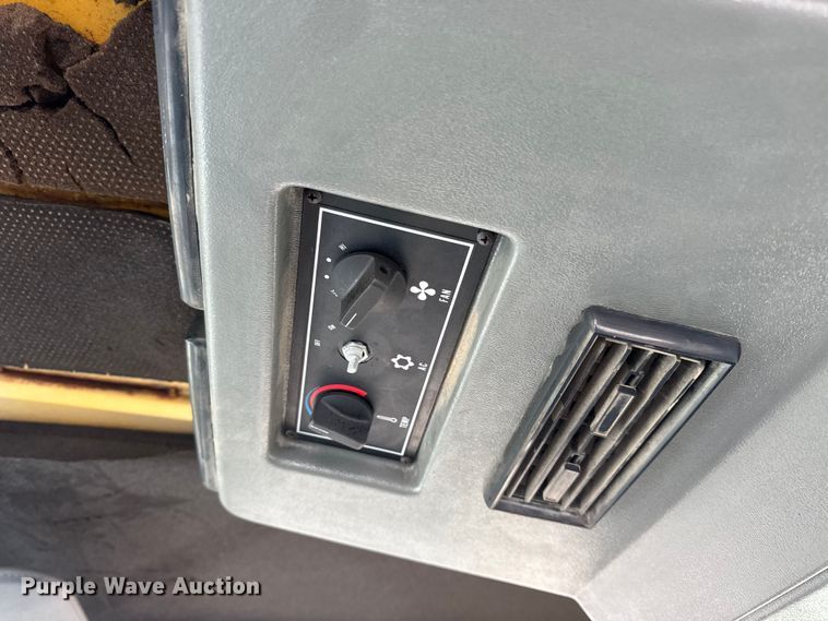 image for item DW3479 1999 Elgin Pelican Series P street sweeper