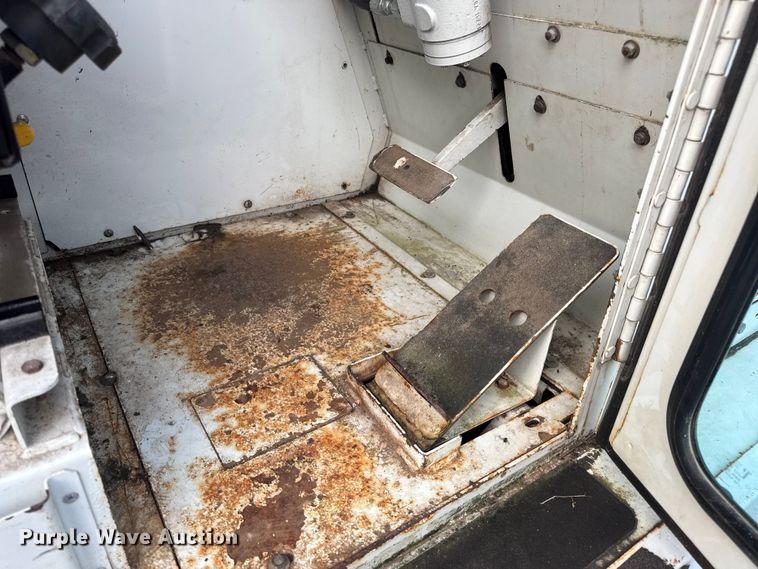 image for item DW3479 1999 Elgin Pelican Series P street sweeper