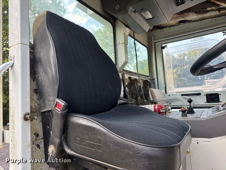 image for item DW3479 1999 Elgin Pelican Series P street sweeper