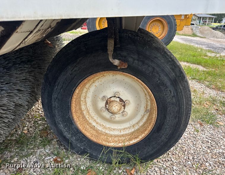 image for item DW3479 1999 Elgin Pelican Series P street sweeper