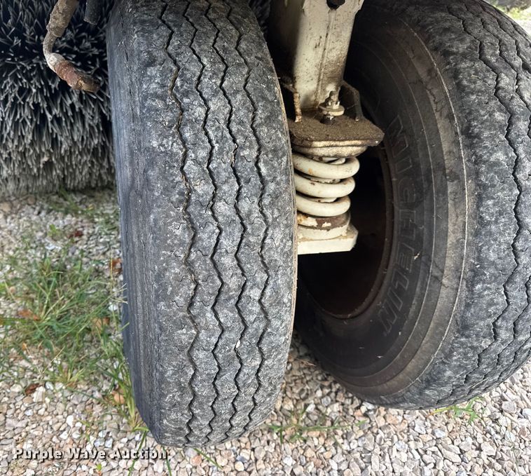 image for item DW3479 1999 Elgin Pelican Series P street sweeper