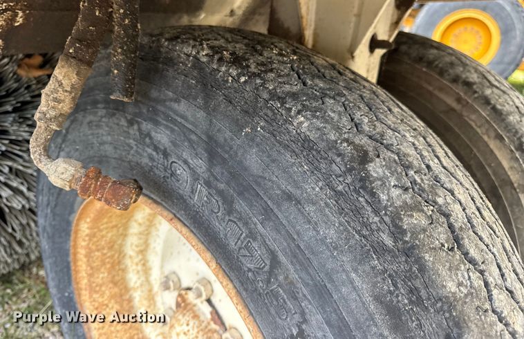 image for item DW3479 1999 Elgin Pelican Series P street sweeper