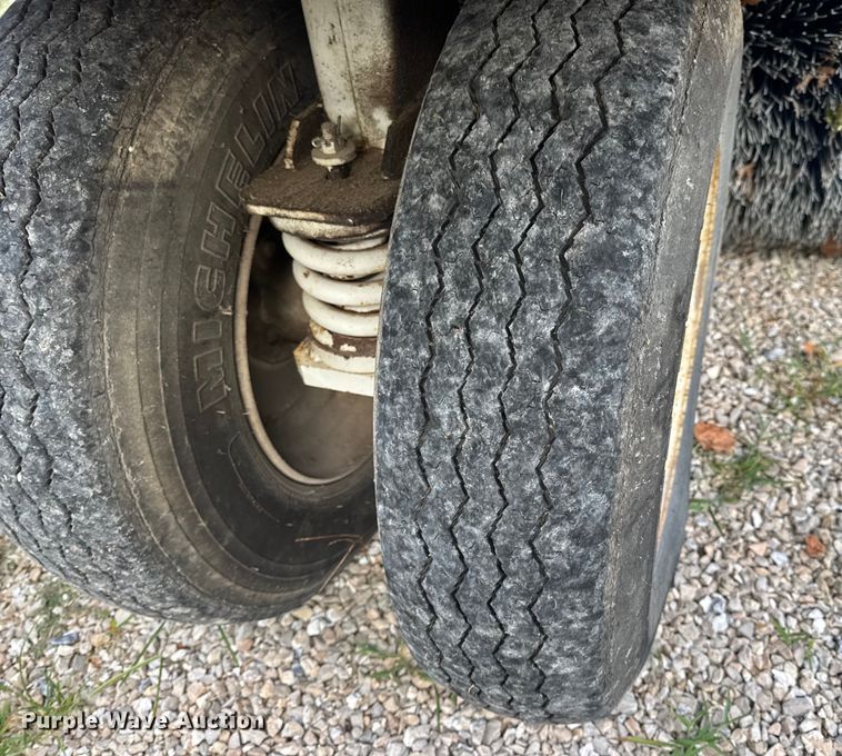 image for item DW3479 1999 Elgin Pelican Series P street sweeper