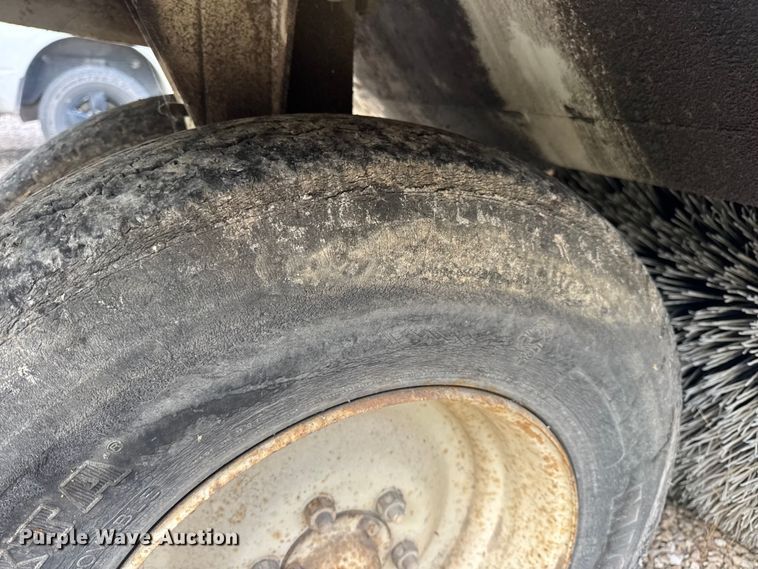 image for item DW3479 1999 Elgin Pelican Series P street sweeper