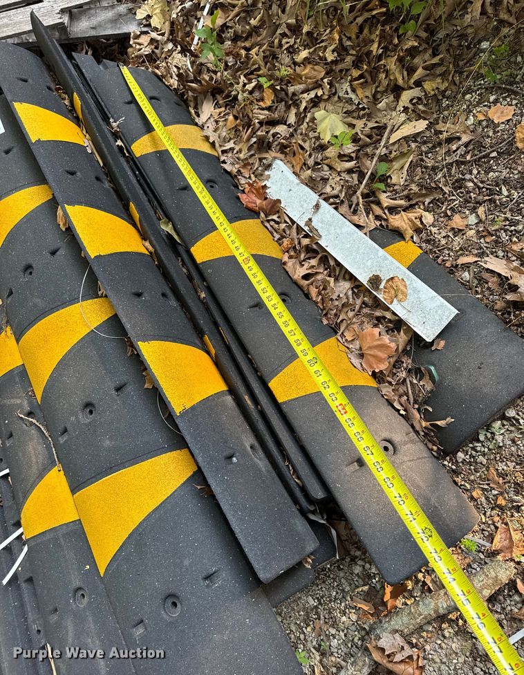 image for item DW3481 Approximately 30 speed bumps