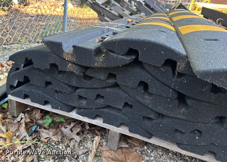 image for item DW3481 Approximately 30 speed bumps