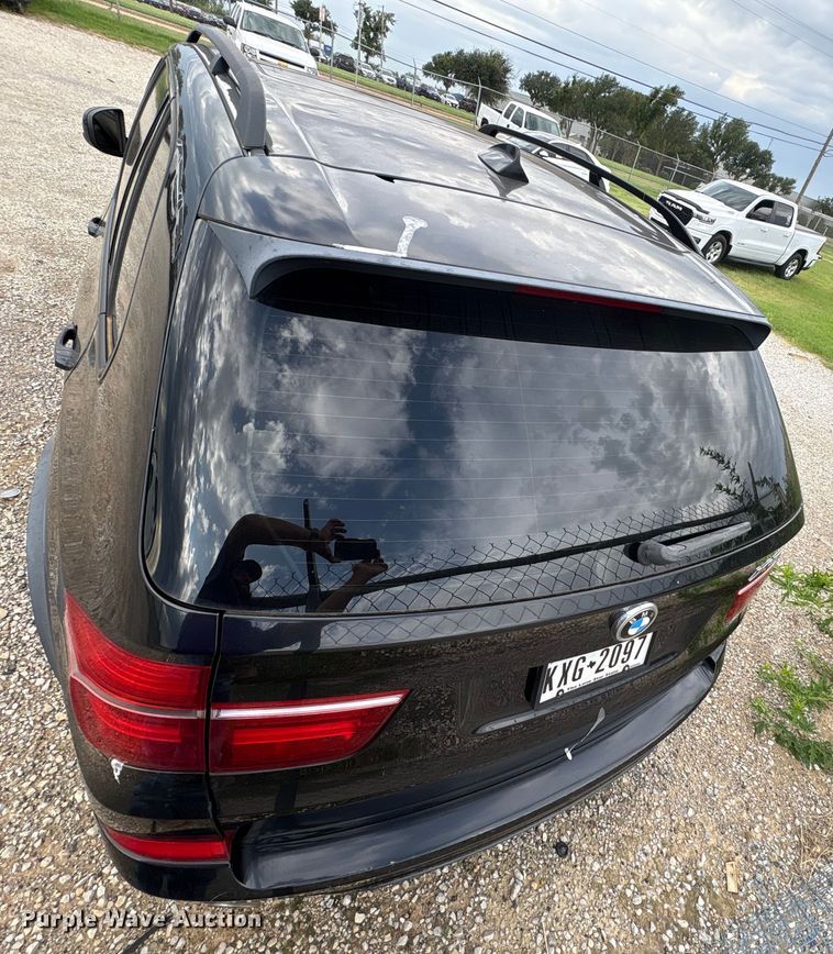image for item DW8670 2011 BMW X5 SUV